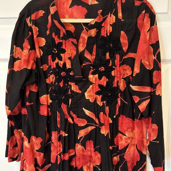 Soft Surroundings Floral‎ Hibiscus Black Embroidered Pintuck Tunic Top L Light - Picture 3 of 9